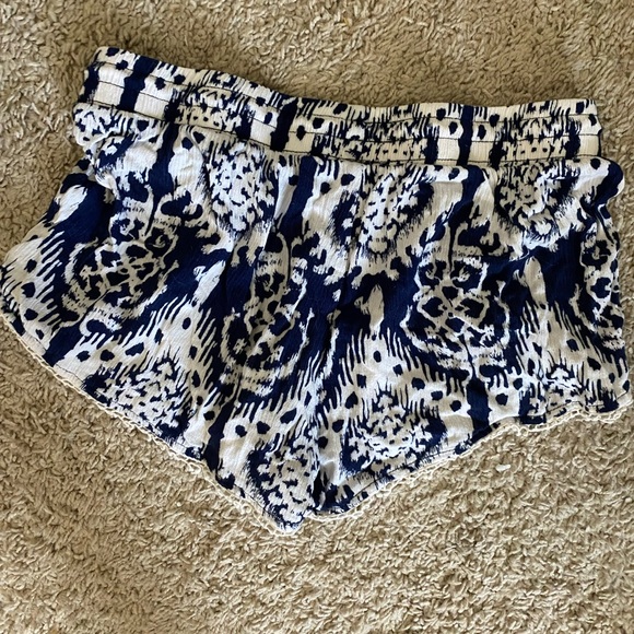 Shorts - Picture 3 of 3